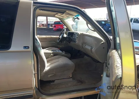 1999 Chevrolet Tahoe из США, поврежденный, VIN 3GNEC18R8XG231053